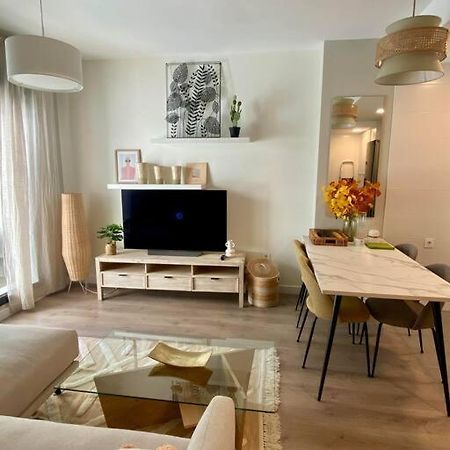 Nuevo Moderno Apartamento De Lujo Seville Exterior photo