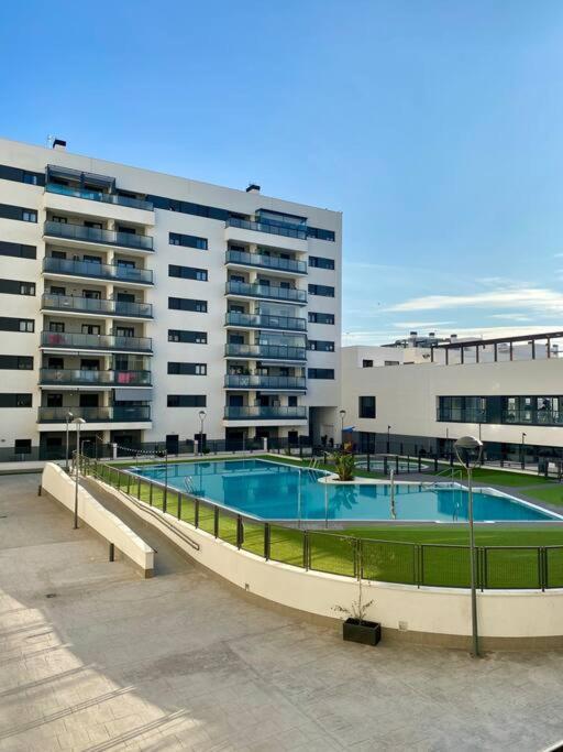 Nuevo Moderno Apartamento De Lujo Seville Exterior photo