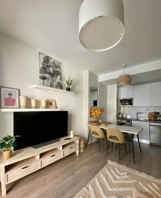 Nuevo Moderno Apartamento De Lujo Seville Exterior photo