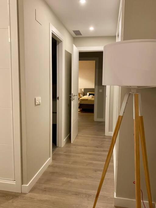 Nuevo Moderno Apartamento De Lujo Seville Exterior photo