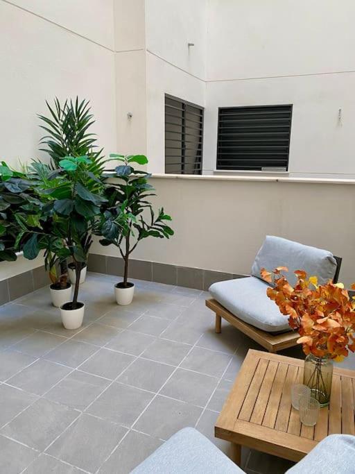 Nuevo Moderno Apartamento De Lujo Seville Exterior photo
