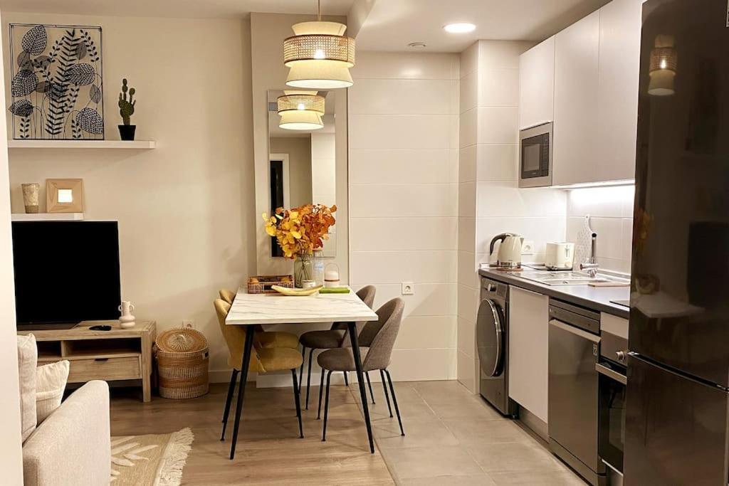 Nuevo Moderno Apartamento De Lujo Seville Exterior photo